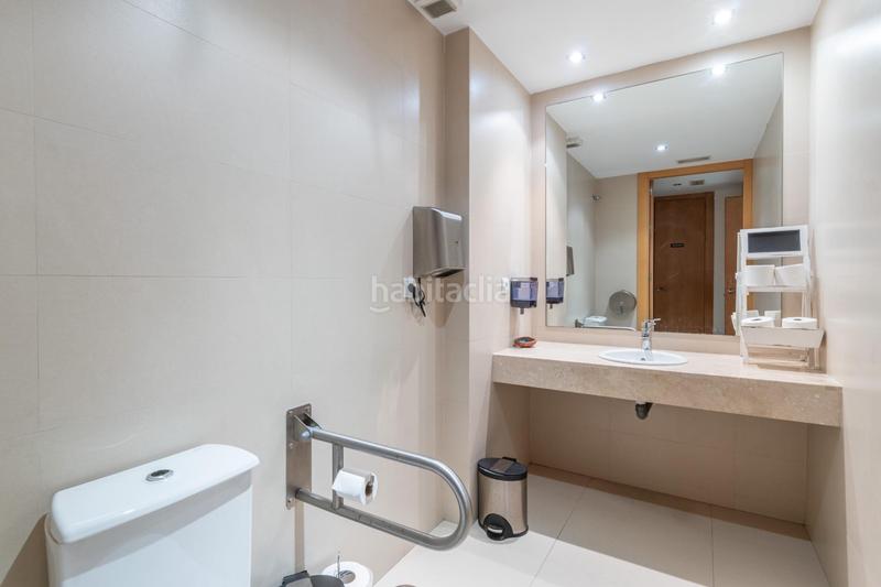 Foto be015e1e-dd65-4ffa-8d51-16a2dc63e1ff. Local comercial en calle tejeros 2 magnífico local en el centro !!! en Motril