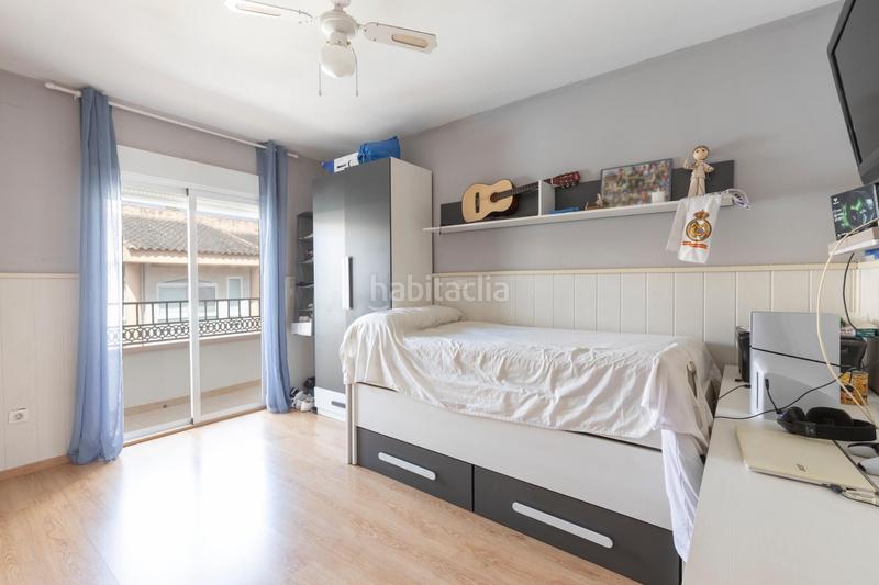 Foto e5352e82-f4fa-46a4-8eb4-a99642327c02. Maison jumelée avec parking dans Maracena