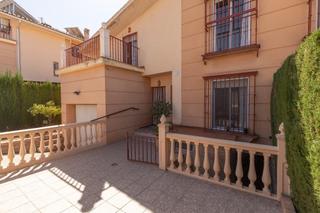 Maison jumelée  Calle de manuel cano tamayo. Gran casa pareada con piscina en huétor vega!!