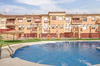 Pis  Calle maría zambrano. Piso de 3 dormitorios con piscina en alhendín, junto al ayuntami