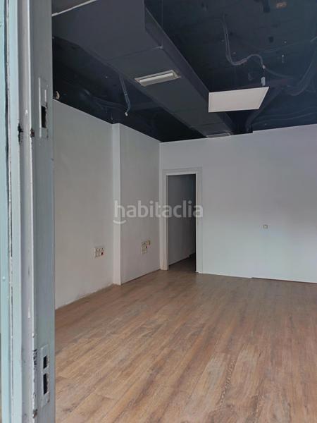 Foto be33cc59-eaea-41ca-98e6-e426715c2ea8. Alquiler local comercial estupendo local en alhamar reformado!!! en Granada