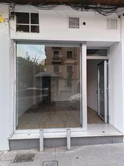 Location Local commercial  Calle de alhamar. Local en alhamar!!!