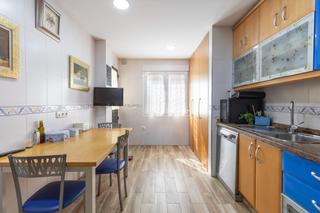 Casa pareada  Calle poleo(chaparral). Magnífica casa pareada en el chaparral albolote, reformada y lis