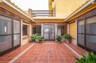 Chalet  Calle calle buenos aires (ur.el arenal) 69. Gran chalet en alhendín con 7 dormitorios, piscina y pista de te