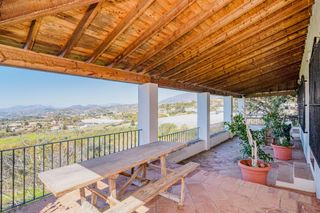 Xalet a Calle alcubillas 44. Estupendo chalet independiente con vistas espectaculares!