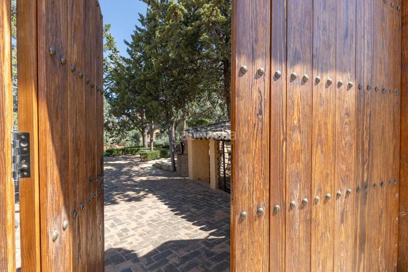 Foto ee9045cb-07a4-4c41-af0c-2383db927415. Chalet impresionante chalet en los rebites!!! con 1667 m2 de parcela. en Huétor Vega
