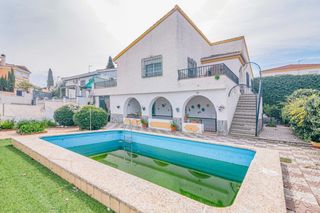 Xalet  Jupiter ur.monteluz. Gran  chalet independiente con piscina en monteluz!!