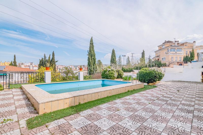 Foto a0ec7842-2f65-4484-af1c-98a3f49342ab. Xalet amb aparcament piscina a Peligros
