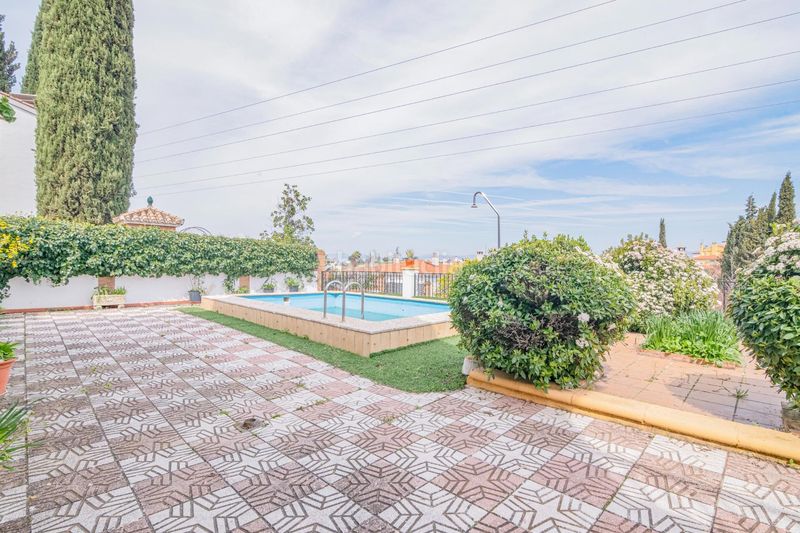 Foto a4c89ef7-efcd-4996-8499-6fc444d12308. Xalet amb aparcament piscina a Peligros