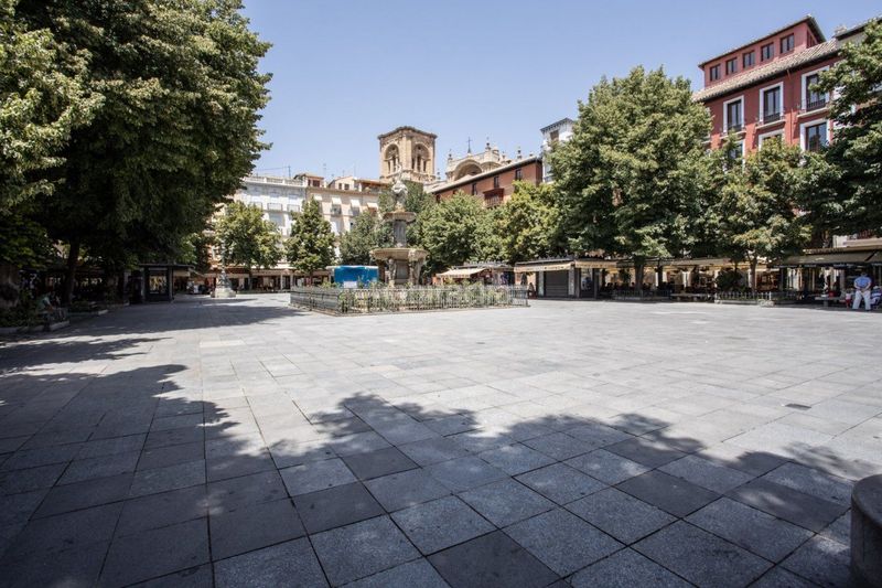 Foto f4c8e77d-5651-4568-a95b-4d26032563a5. Edifici a Centro - Sagrario Granada