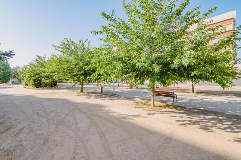 Foto 00e0372f-fd26-49d0-b62f-5e5d79ac7672. Pis amb aparcament piscina a Rosaleda - Juventud Granada