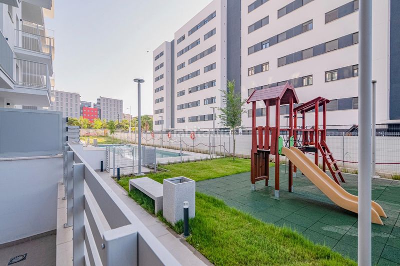 Foto 07983382-1e4b-409e-b9ba-be33fd6c9895. Pis amb aparcament piscina a Rosaleda - Juventud Granada