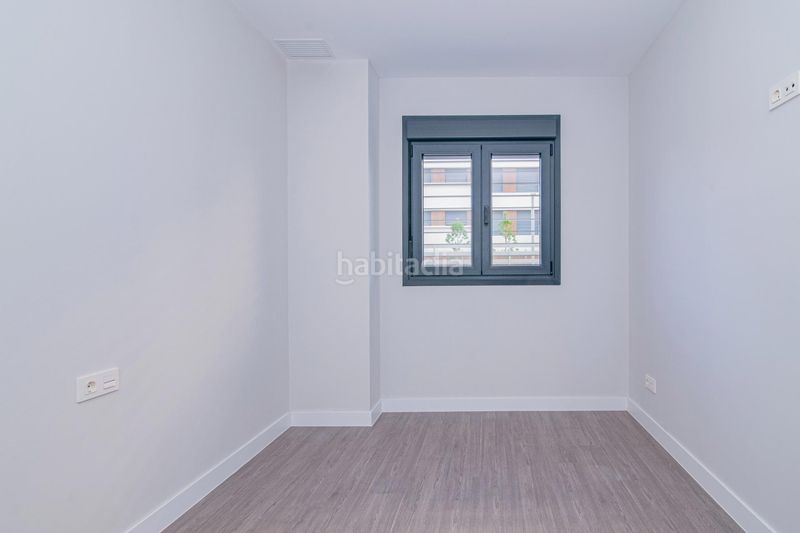 Foto 0d91d05c-8a95-42f8-9b81-3e5e70cad616. Pis amb aparcament piscina a Rosaleda - Juventud Granada