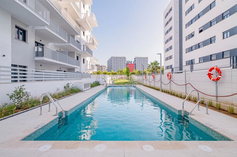 Foto 281f9b2b-f317-475e-8205-f79999f9a637. Pis amb aparcament piscina a Rosaleda - Juventud Granada