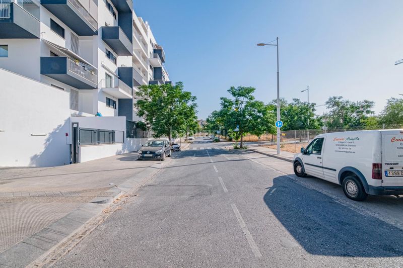 Foto 3b1117a3-7885-4e4c-8658-7023b30c61c4. Pis amb aparcament piscina a Rosaleda - Juventud Granada