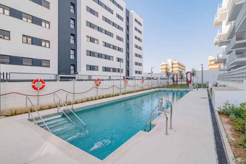 Foto 4b710ec0-b135-4beb-adcb-db876efe0114. Pis amb aparcament piscina a Rosaleda - Juventud Granada