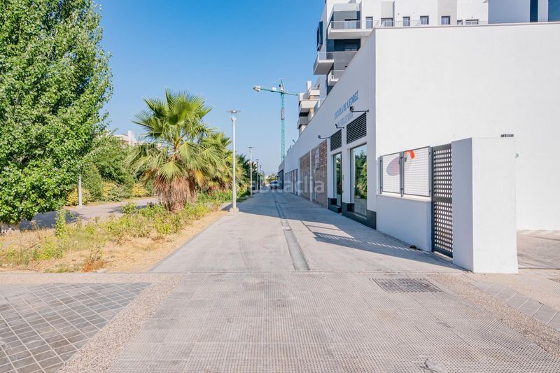 Foto 7e76a398-ac70-4f1b-bb6e-c5b717239046. Pis amb aparcament piscina a Rosaleda - Juventud Granada