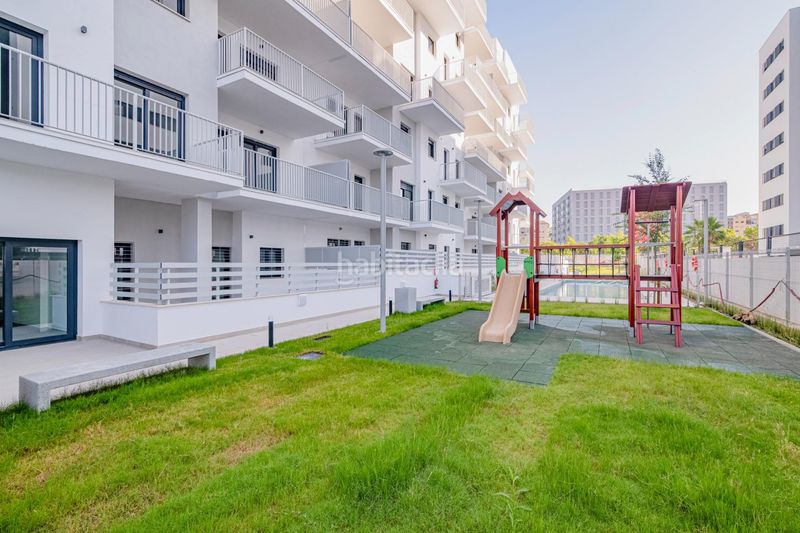Foto b196ffdd-63e9-4cea-a24a-b3097df4e891. Pis amb aparcament piscina a Rosaleda - Juventud Granada