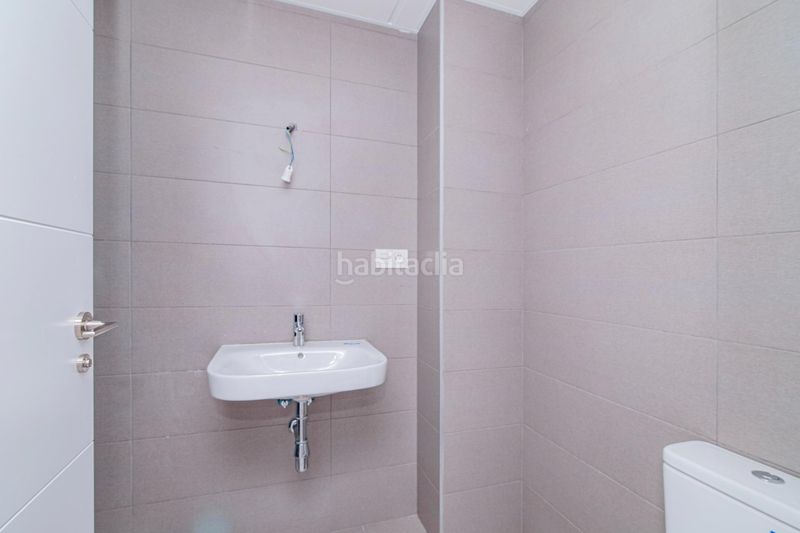 Foto b49341f8-707f-427b-b426-7cc05b907c0b. Pis amb aparcament piscina a Rosaleda - Juventud Granada