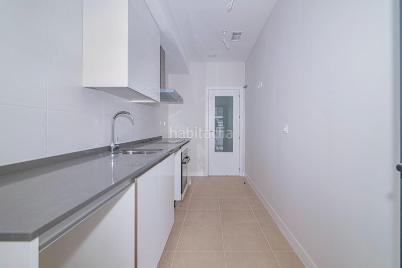 Foto c8c752bc-0dc3-42c2-bdc0-f6397460b261. Pis amb aparcament piscina a Rosaleda - Juventud Granada