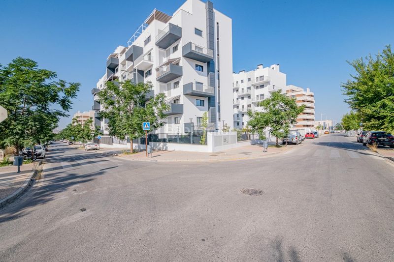 Foto cee36a3c-d243-41ec-a789-6500900a214a. Pis amb aparcament piscina a Rosaleda - Juventud Granada
