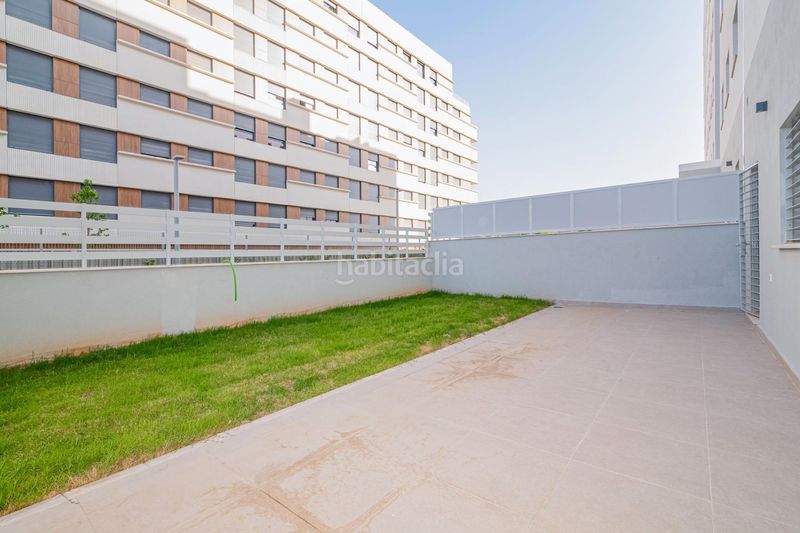 Foto d15c3d65-2ce2-413c-befb-e2e796d5cf65. Pis amb aparcament piscina a Rosaleda - Juventud Granada