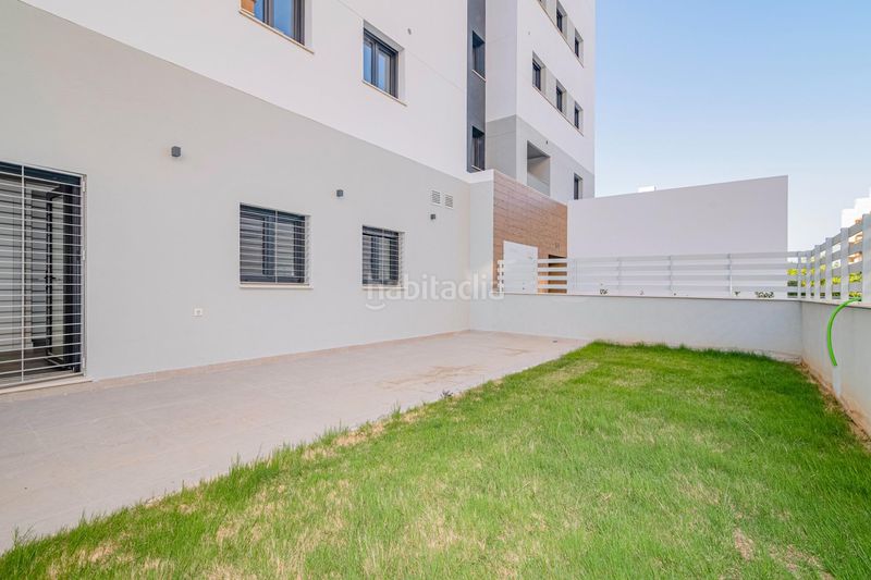 Foto d3412d58-65b6-429b-88b5-05557ff760b9. Pis amb aparcament piscina a Rosaleda - Juventud Granada