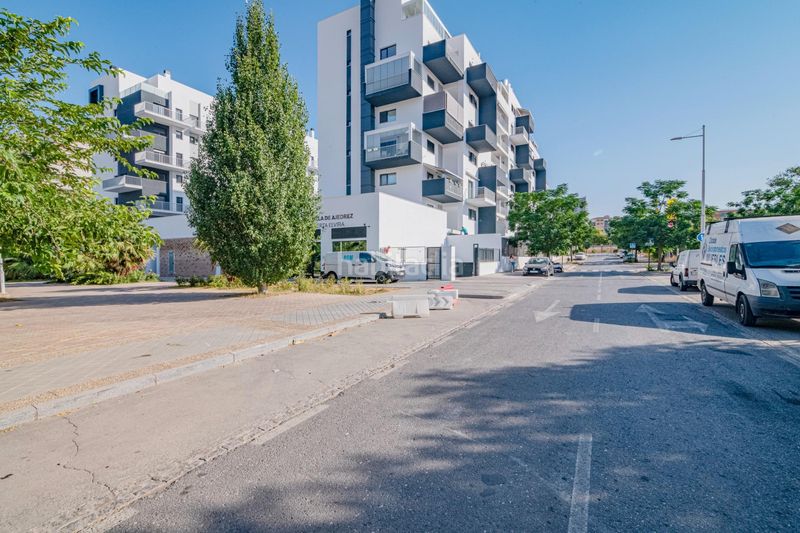 Foto ecbf8951-5c67-4369-b3fe-ed961235b5a9. Pis amb aparcament piscina a Rosaleda - Juventud Granada