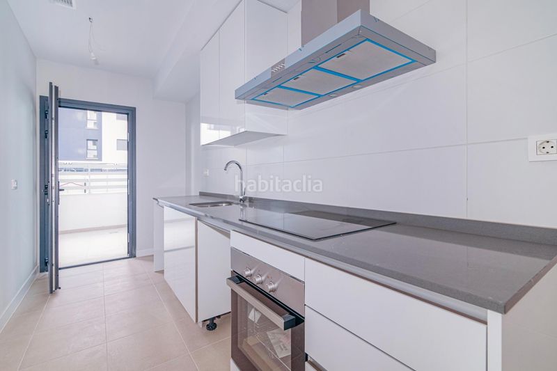 Foto f091dc93-2b00-46d8-b450-09338c40f406. Pis amb aparcament piscina a Rosaleda - Juventud Granada