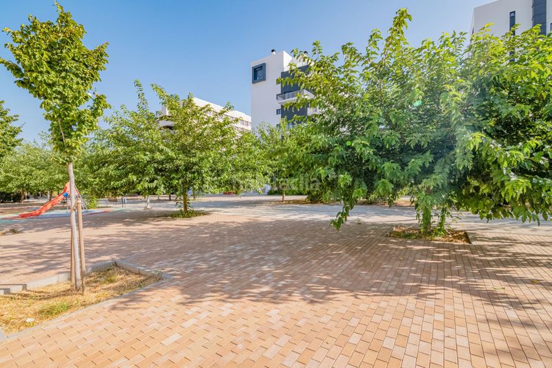 Foto fc16d1cf-5e83-4e47-bf55-ae02c32a0f54. Pis amb aparcament piscina a Rosaleda - Juventud Granada