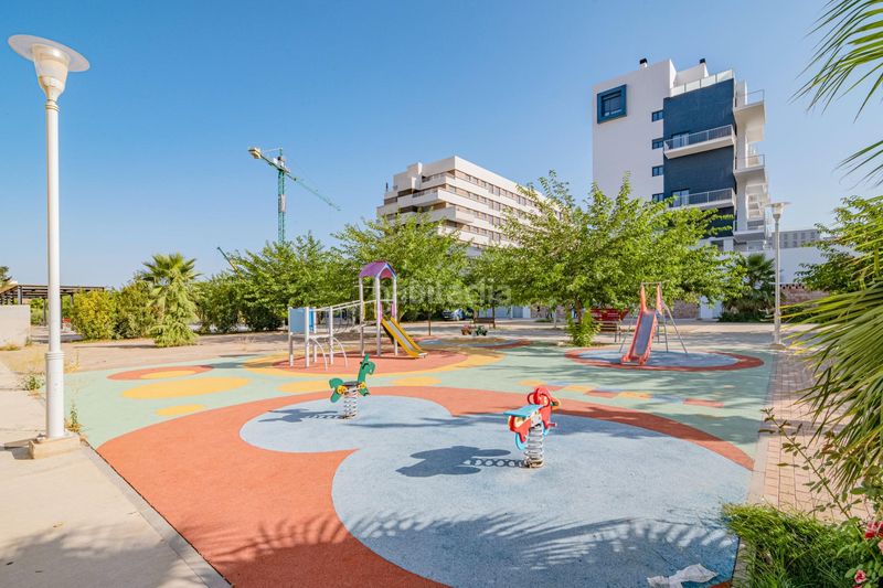 Foto fde8ba8c-659e-47f7-8078-81edafbbc51b. Pis amb aparcament piscina a Rosaleda - Juventud Granada