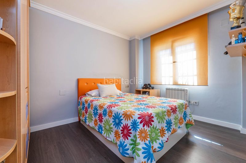 Foto a69a0e96-e2ce-4c9a-aaf7-03ebabe51226. Casa aparellada amb calefacció aparcament piscina a Zubia (La)