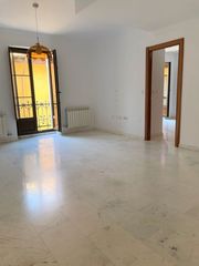 Miete Etagenwohnung  Calle san jacinto. Moderno piso soleado...en perfecto estado con plaza de garaje en