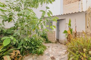 Casa a Barrio de Zaidín. Casa con patio y terraza junto al pts!