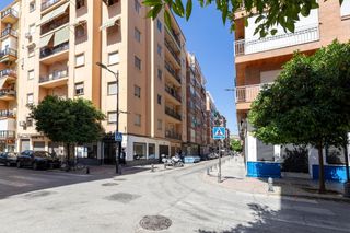 Pis a Calle marques de mondejar 11. Piso junto calle alhamar!!
