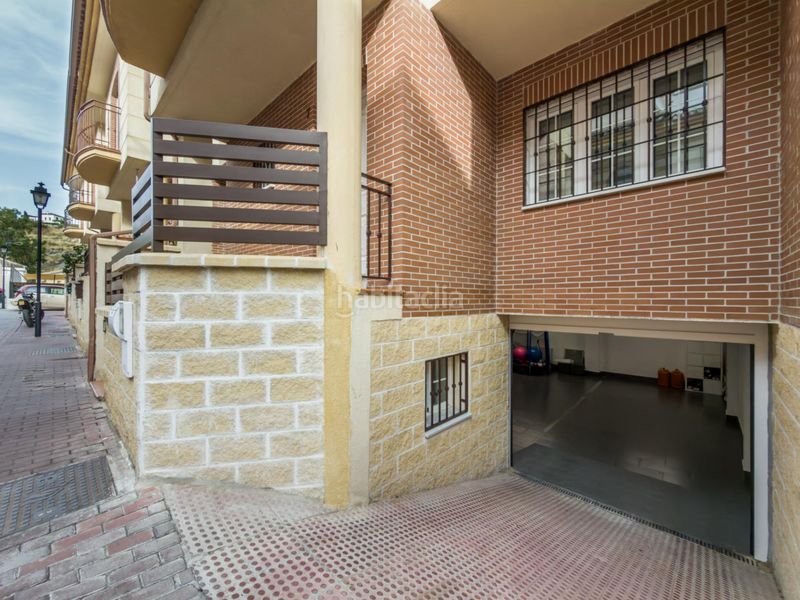 Foto 725fe8d1-7945-437c-94d9-67f22c6c2fa0. Casa adossada a calle tiberio 7 a Cenes de la Vega