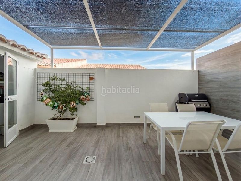 Foto a1f7cc80-e73e-4076-b98d-7fd5afcf0244. Casa adossada a calle tiberio 7 a Cenes de la Vega
