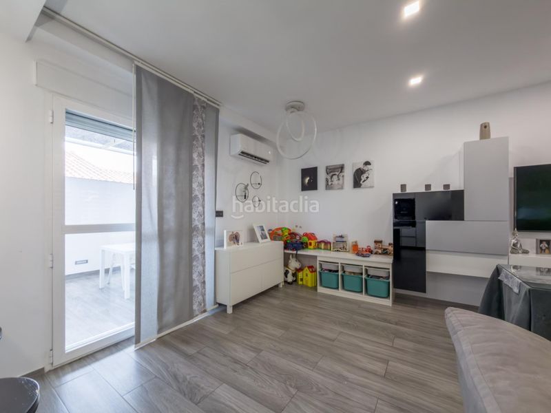 Foto bd87877d-d9b4-4870-a5b3-438e1e6fa797. Casa adossada a calle tiberio 7 a Cenes de la Vega
