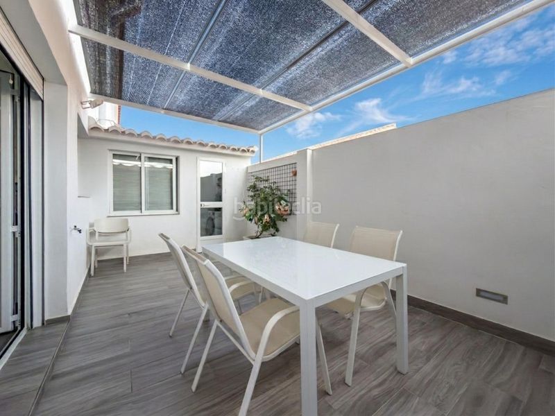 Foto beaf3adc-1577-4669-8e84-c5f24f8094d0. Casa adossada a calle tiberio 7 a Cenes de la Vega