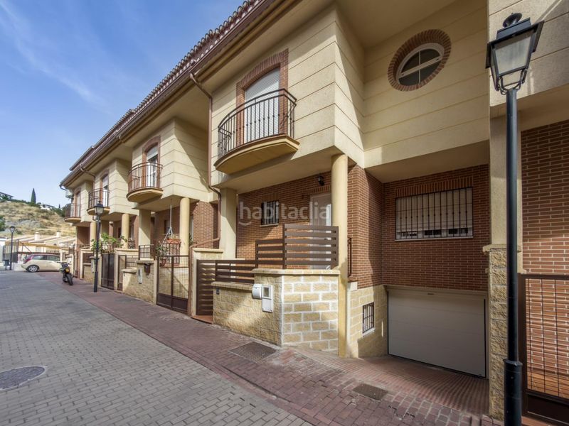 Foto df144c91-1aa0-4380-9d73-bd4435bbe446. Casa adossada a calle tiberio 7 a Cenes de la Vega