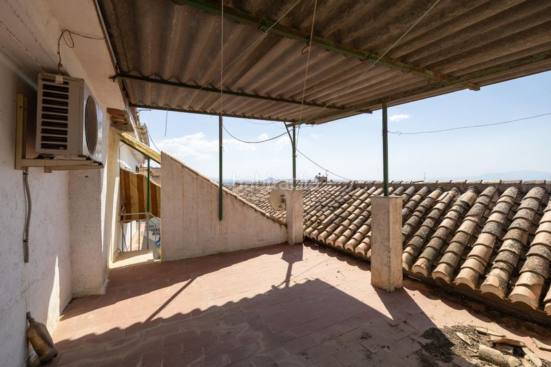 Foto bf587780-f871-4c6c-8c28-1b5344a17d77. Casa a calle los llanos 2 a Barrio de la Vega Monachil
