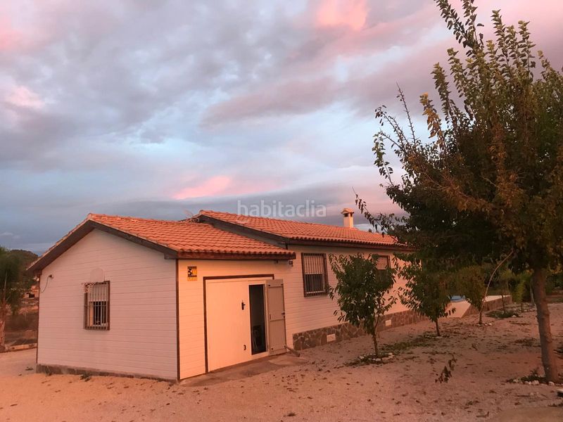 Foto e22fa38c-7855-430b-af19-fb7356688ee1. Masia amb xemeneia aparcament piscina a Pliego