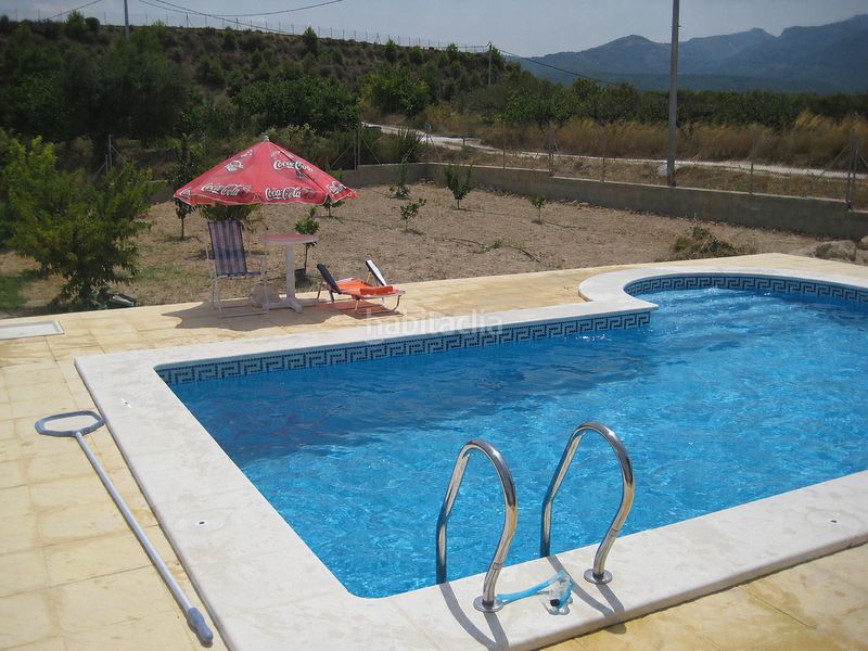 Foto f8e8a22f-3094-47f0-84ce-2170dd251d3c. Masia amb xemeneia aparcament piscina a Pliego