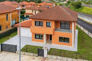 Chalet in A Malata - Catabois - Ciudad Jardín
