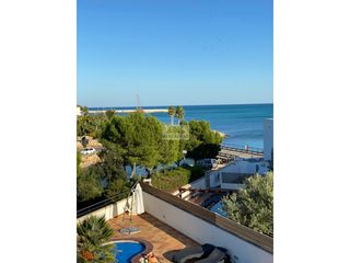 Haus  Avenida mar mediterrania 32. Villa exclusiva junto al mar en lampolla con vistas al mediterrá
