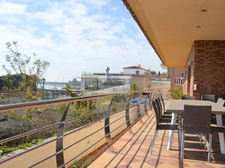 Maison à Avenida mar mediterrania 32. Villa exclusiva junto al mar en lampolla con vistas al mediterrá