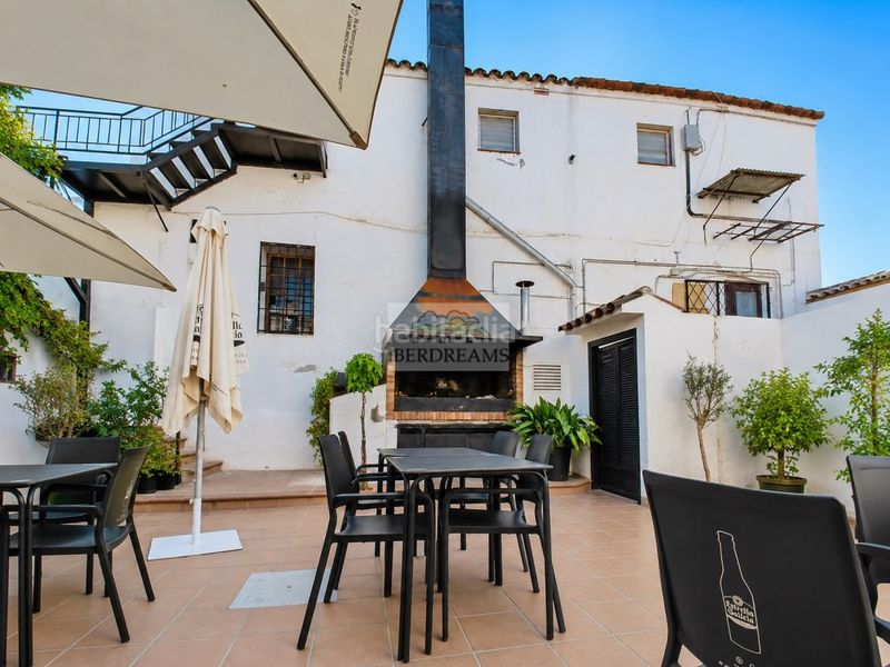 Foto ee20ca3f-6bfe-4fde-a410-b8aff13a5a03. Casa adosada edificio con restaurante, gran terraza y potencial residencial en el centro en Teià