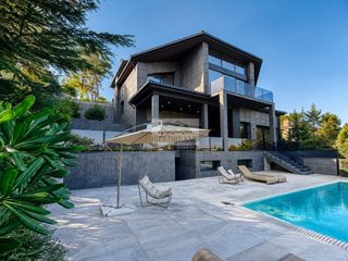 Chalet  Calle can llobet 16. Casa independiente con piscina a estrenar obra nueva