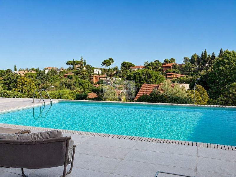Foto bc5dea44-fbfb-4986-8265-534da31c0e72. Xalet amb aparcament piscina a Bellaterra