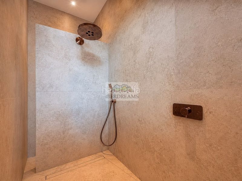 Foto f9613017-36d3-4f76-9ca8-24657d83cd85. Xalet amb aparcament piscina a Bellaterra